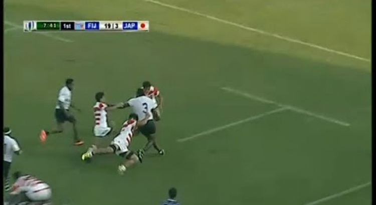 Prop gives lovely offload to Fii Warriors scrum half Lomani