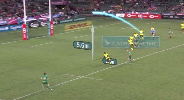 Daly slings 27 metre pass for an Irish try