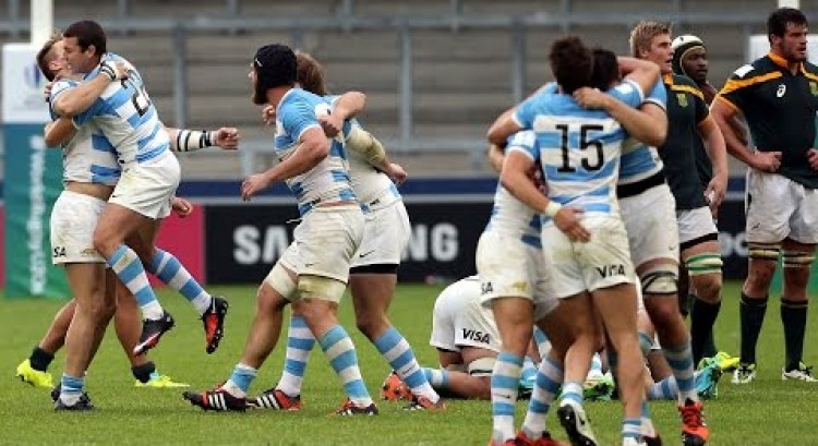 Unreal skill from Argentina second row leads to try!