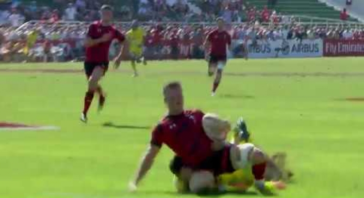 Ref Rasta takes a tumble as Wales score awesome breakaway try!