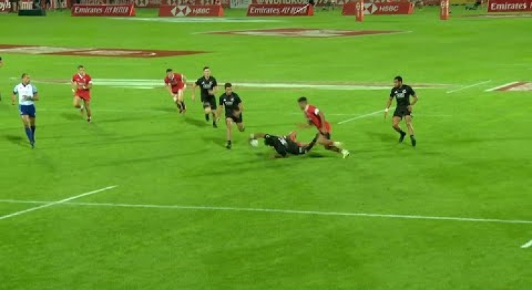 New Zealand brilliant offloading try